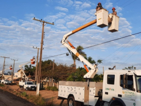 Cermoful instala novos postes e reforma redes em Morro da Fumaça 